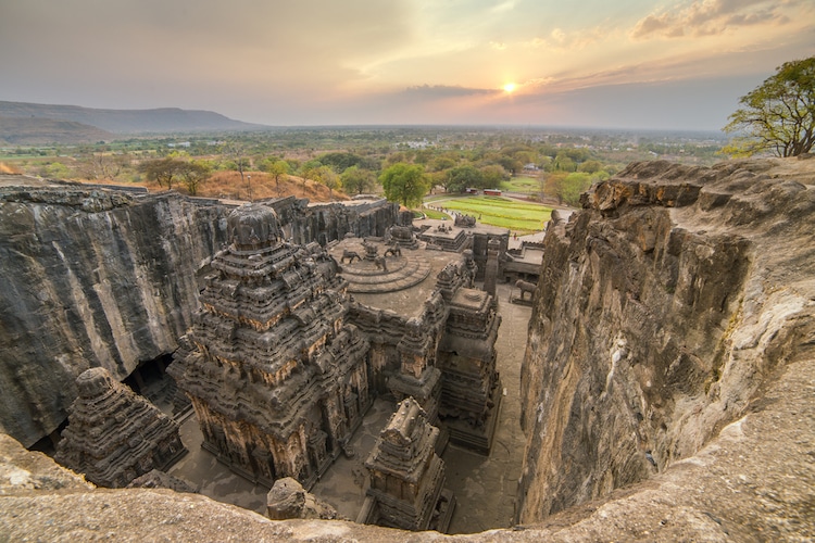 You are currently viewing Unveiling the Secrets of Kailash Temple