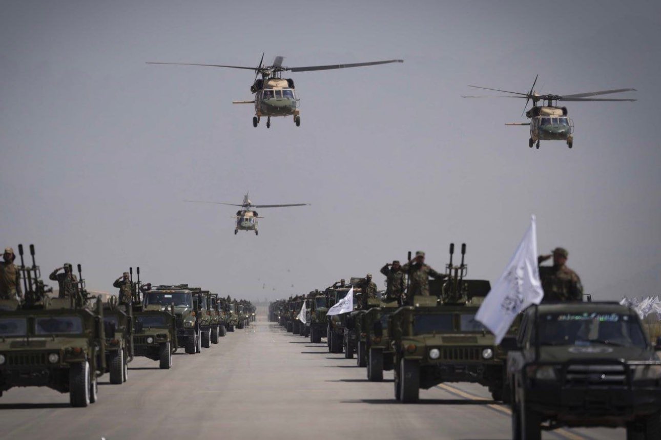 You are currently viewing Taliban Parade Showcases U.S. Military Equipment on Third Anniversary of Power
